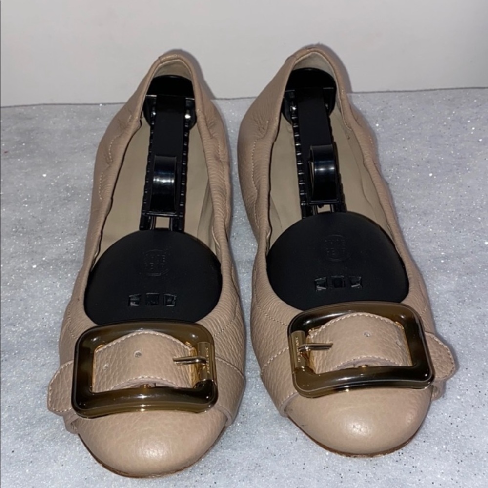 Burberry Slip On Flats/Loafers W/Tortoise Buckle, size 40, the fit is US size 9.